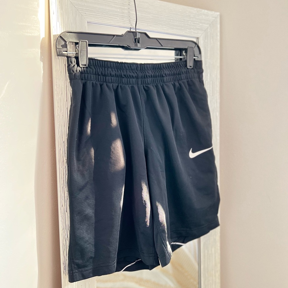 Nike - Basketball shorts